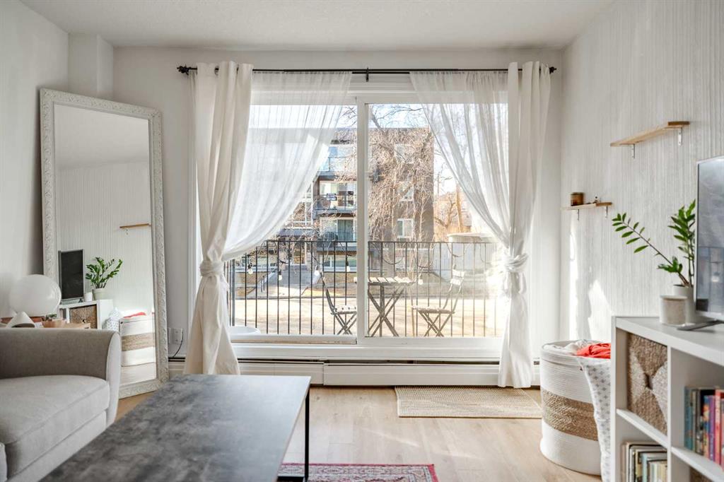 #202 340 4 Avenue NE, Calgary, Alberta, T2E0J3