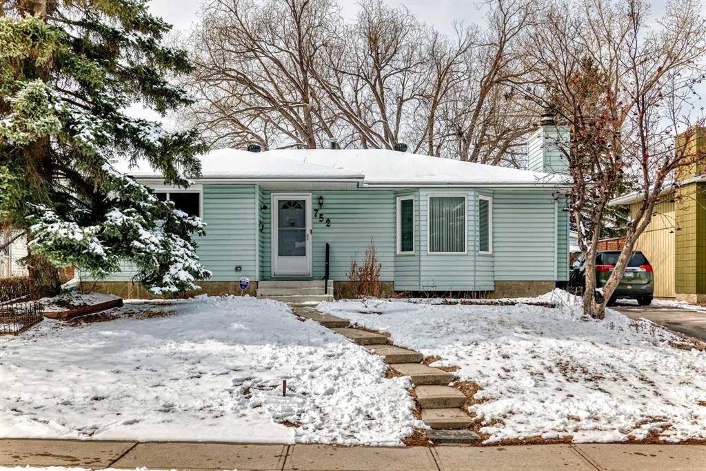 752 Cedarille Way SW, Calgary, Alberta, T2W2G7