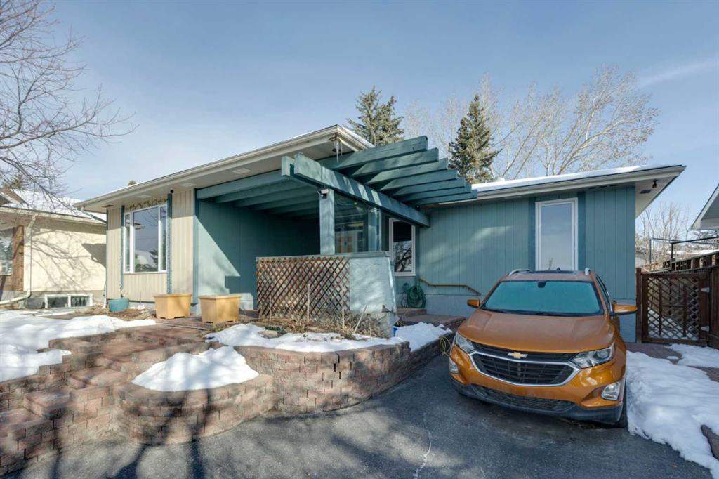 328 Norseman Road NW, Calgary, Alberta, T2K 5M5