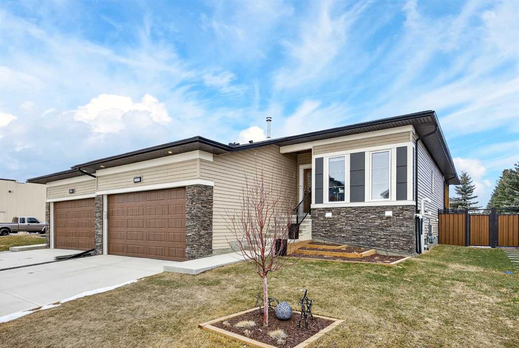 826 Mandalay Link, Carstairs, Alberta, T0M 0N0