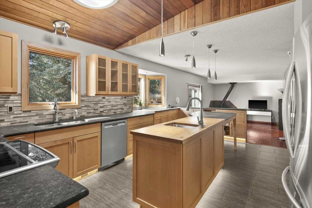 244 Ranchridge Bay NW, Calgary, Alberta, T3G1V4