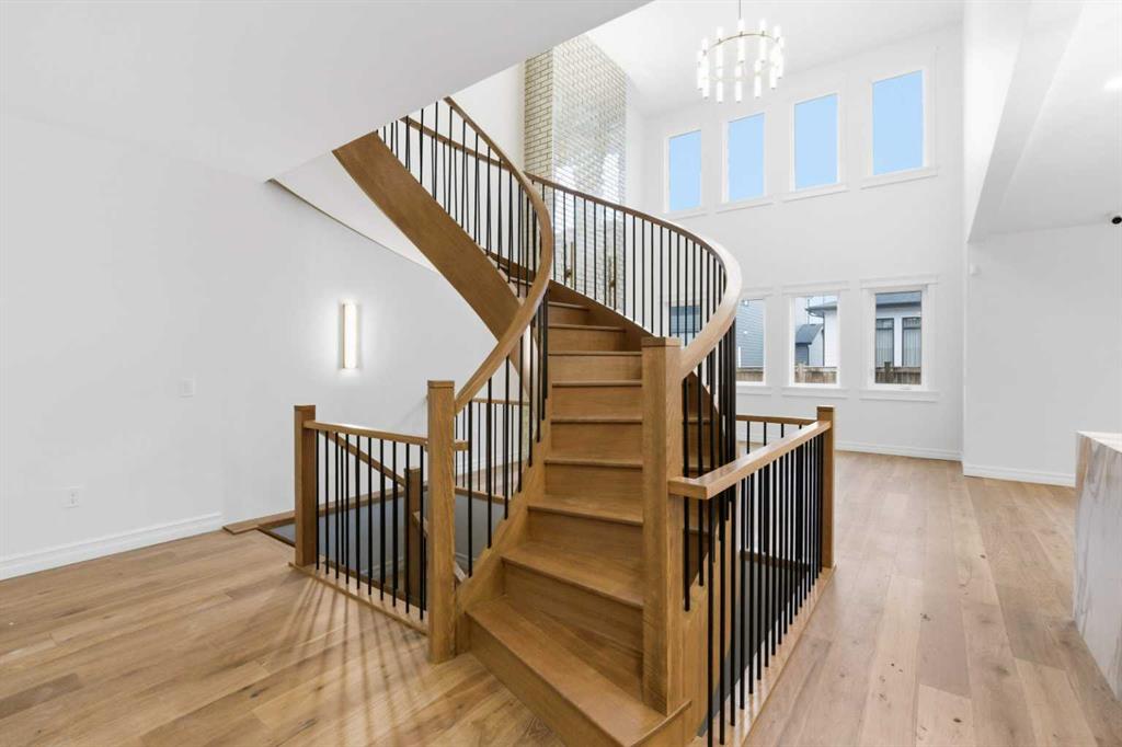 356 Greenwich Drive NW, Calgary, Alberta, T3B 6P4