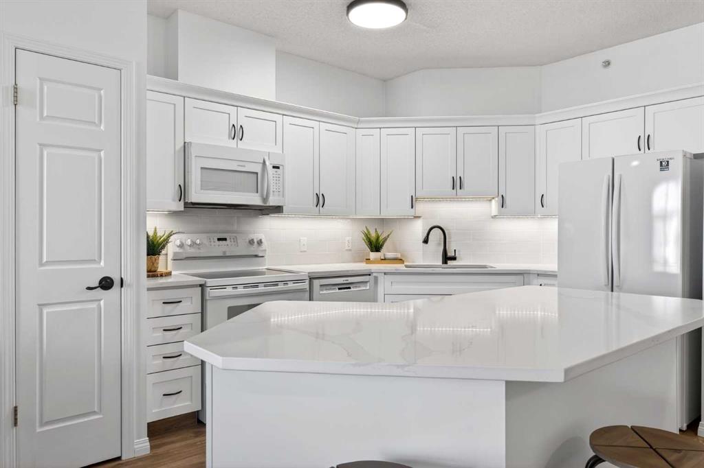 #404 5201 Dalhousie Drive NW, Calgary, Alberta, T3A 5Y7