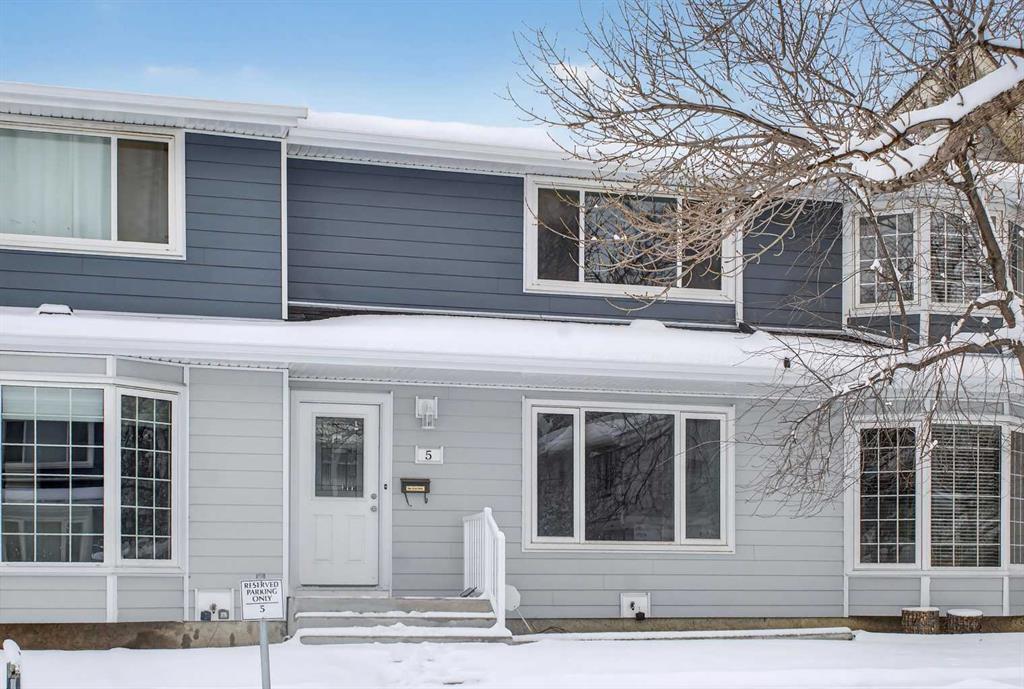 5 Bermuda Lane NW, Calgary, Alberta, T3K 2K1