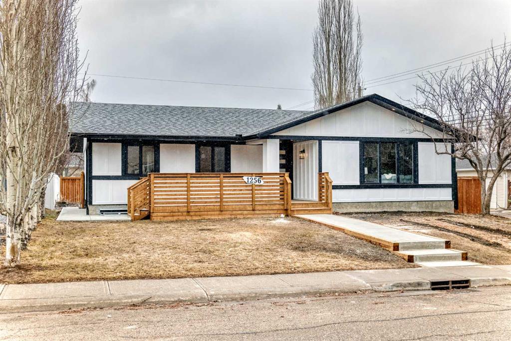 1256 Lake Twintree Drive SE, Calgary, Alberta, T2J 2T2