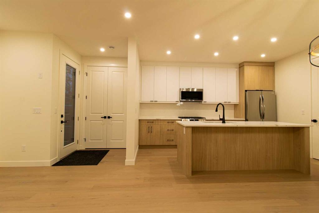 #Upper 1512 21 Avenue NW, Calgary, Alberta, T2M 1L8