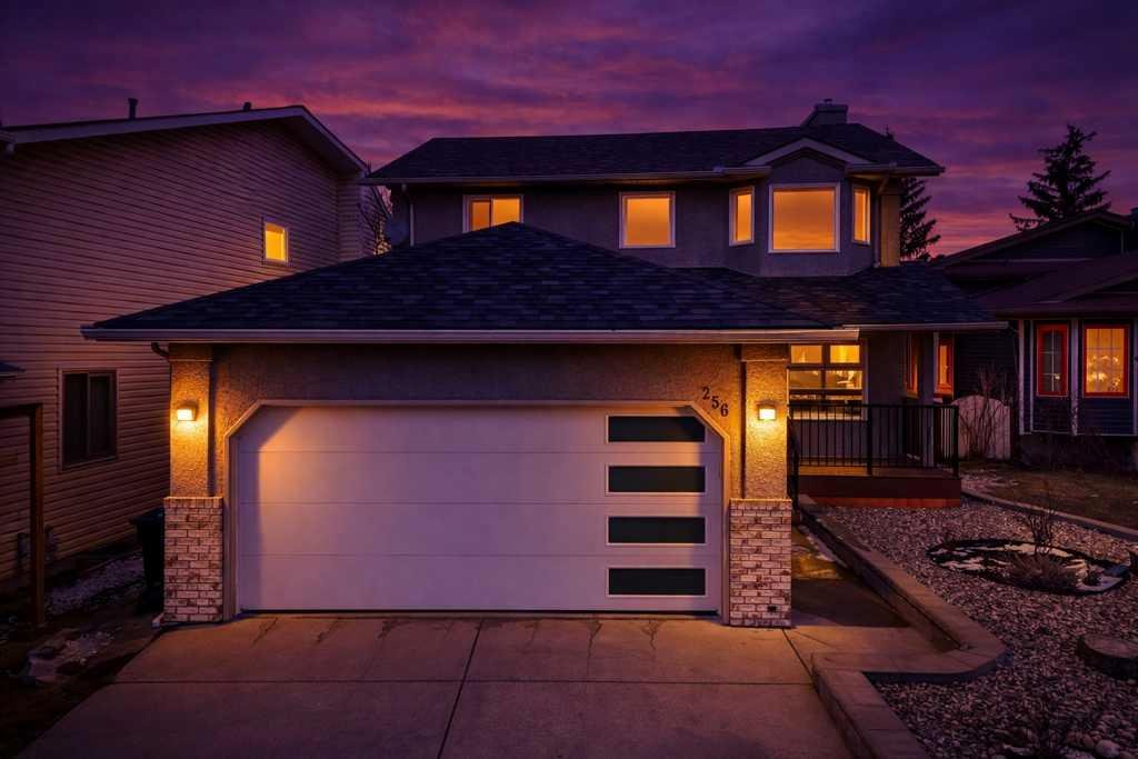 256 Riverside Mews SE, Calgary, Alberta, T2C 3Y8