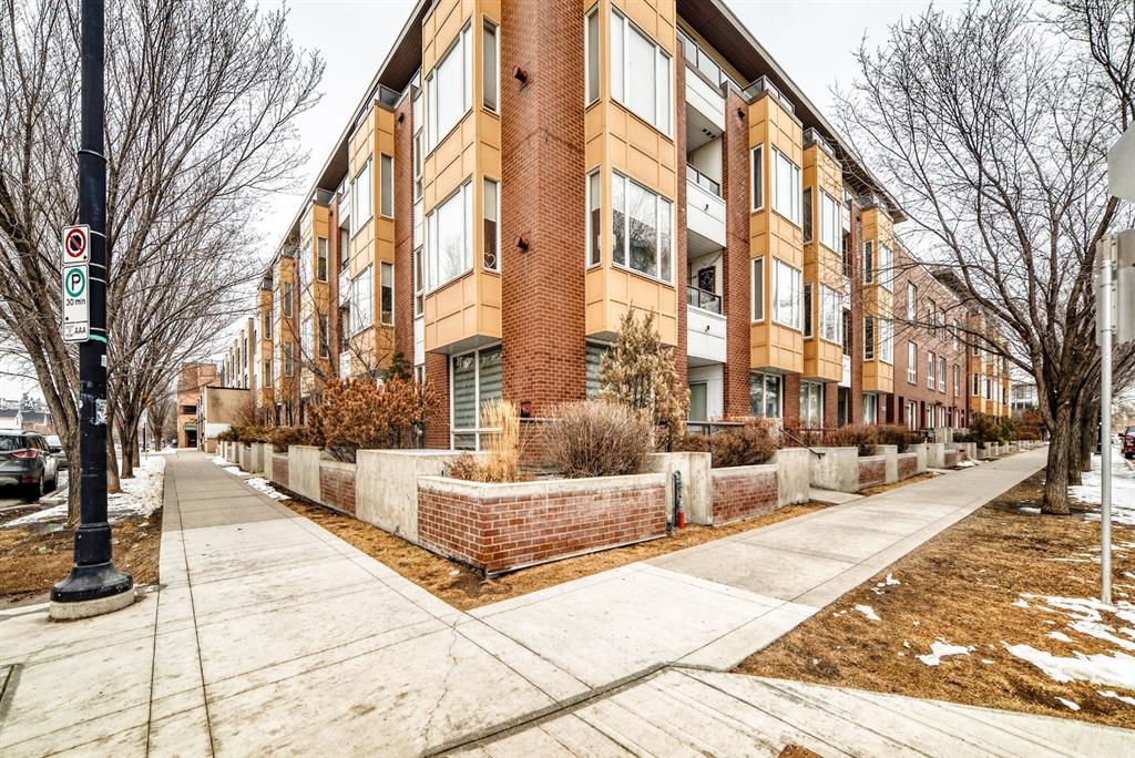 #404 1000 Centre Avenue NE, Calgary, Alberta, T2E 9C4