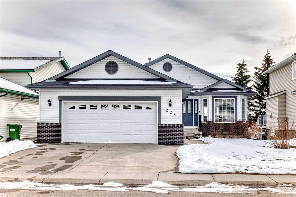 228 Woodside Crescent NW, Airdrie, Alberta, T4B 2G8