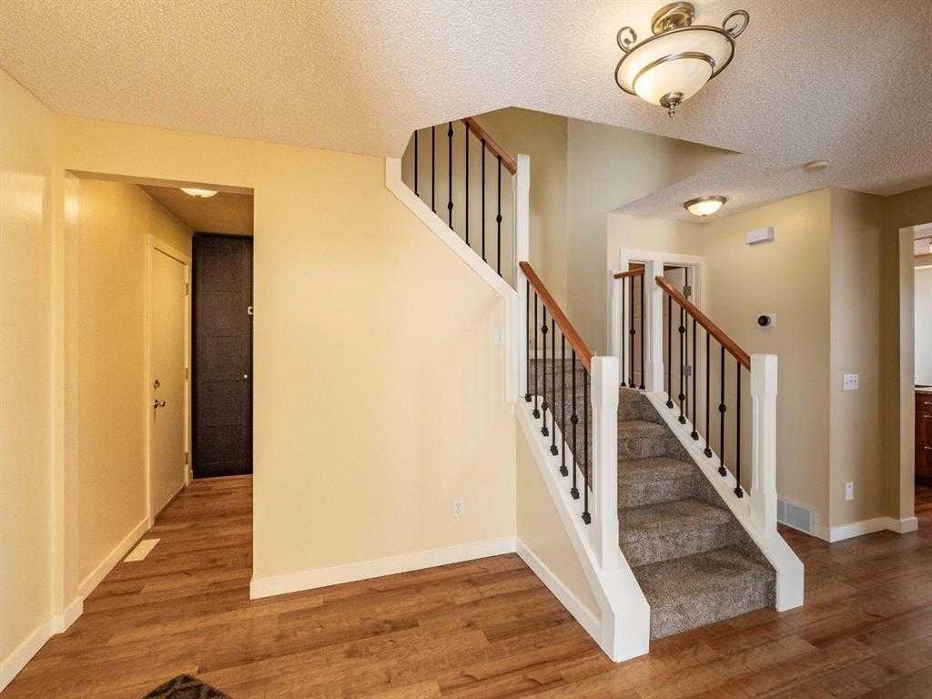 101 Westpoint Gardens, Calgary, Alberta, T3H 4M4