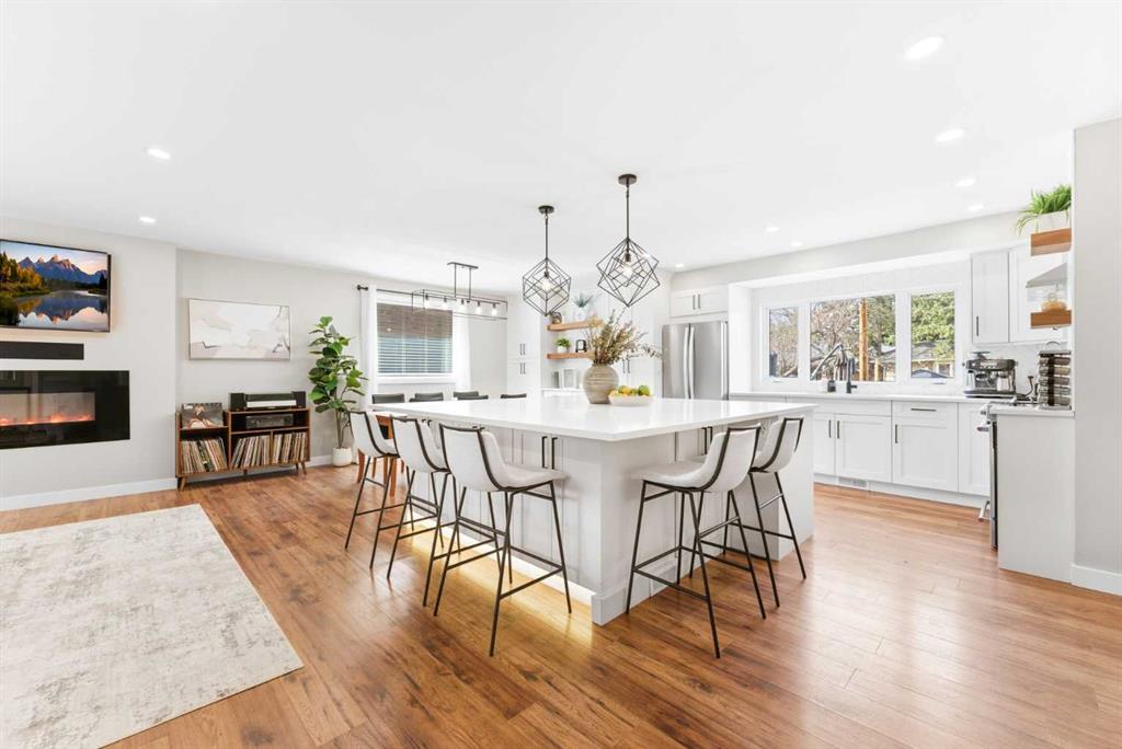 844 Lake Lucerne Drive SE, Calgary, Alberta, T2J 3H3