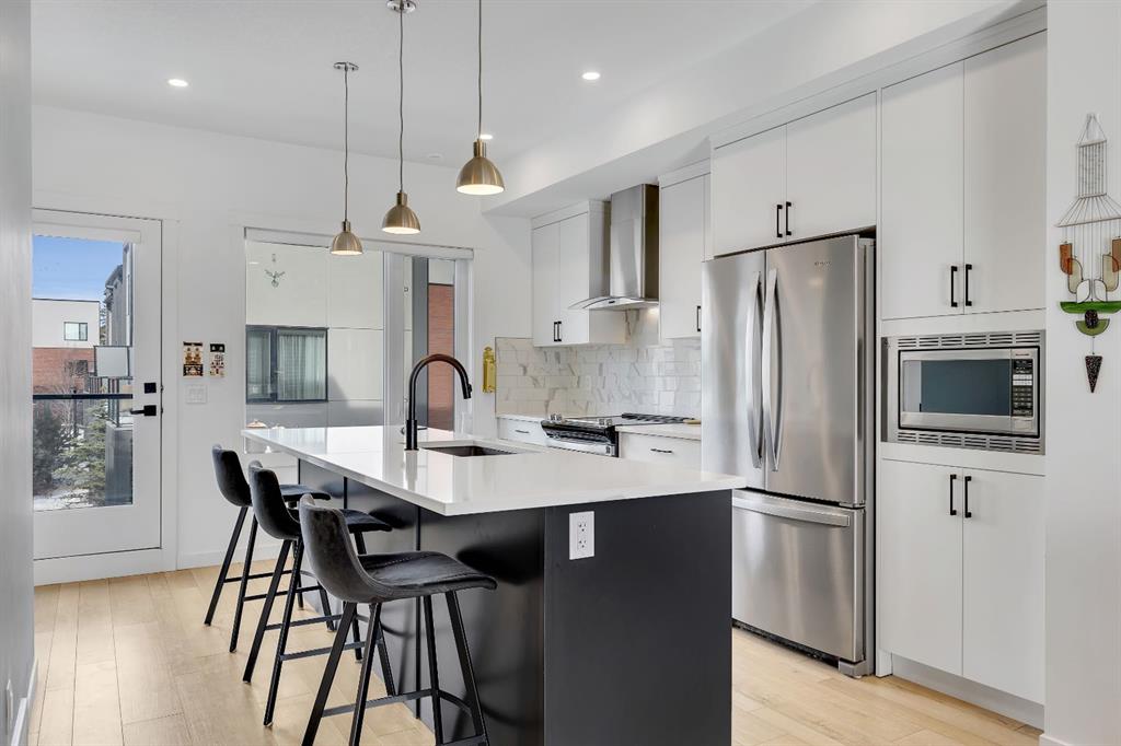 171 Greenbriar Place NW, Calgary, Alberta, T3B 6J3