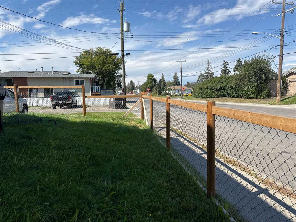 #1 1701 48 Street SE, Calgary, Alberta, T2A 5C2