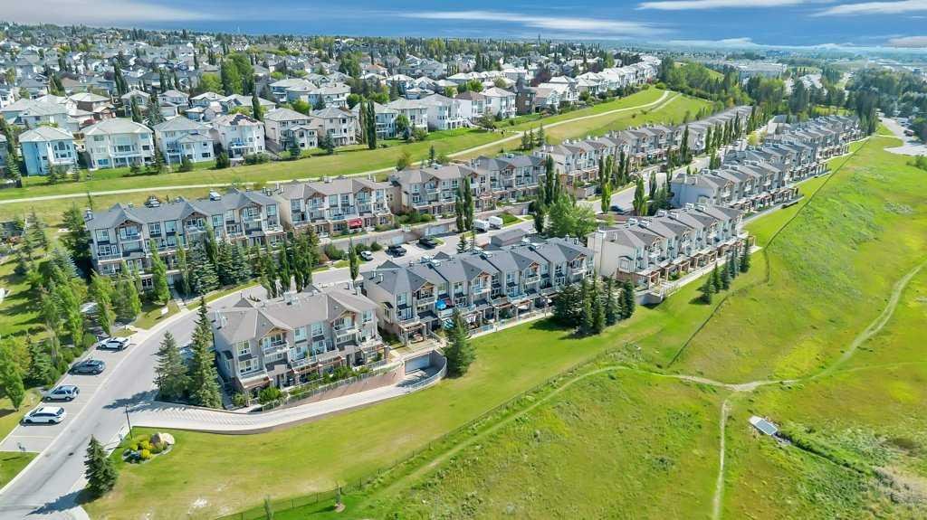 #13 148 Rockyledge View NW, Calgary, Alberta, T3G 5Y4