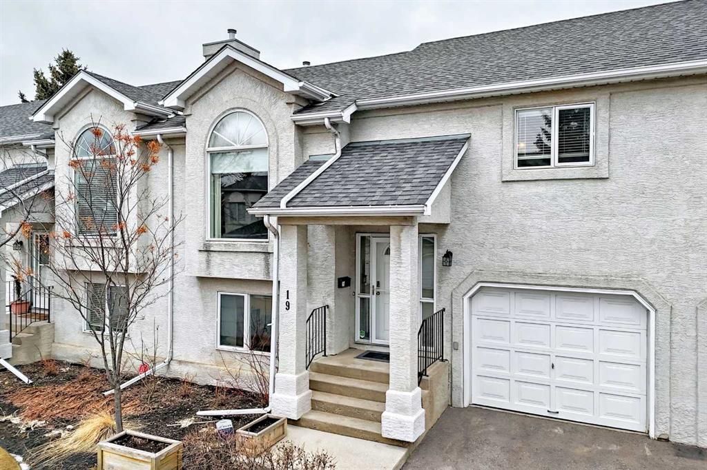 19 Sunlake Gardens SE, Calgary, Alberta, T2X 3G4