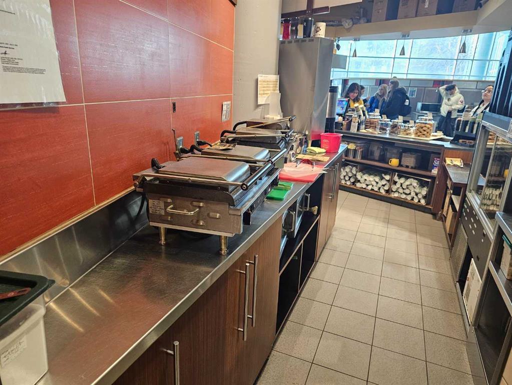 856 Campus Place NW, Calgary, Alberta, T2N 1N4