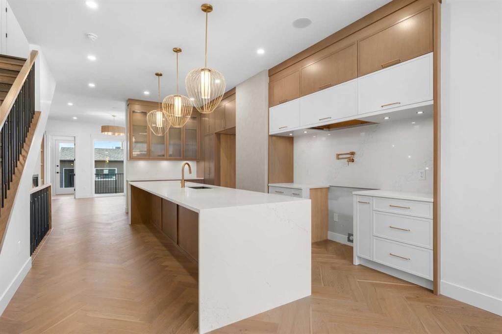 5104 21 Avenue NW, Calgary, Alberta, T3B 0X4