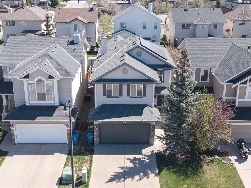 32 Cougarstone Square SW, Calgary, Alberta, T3H 5J4