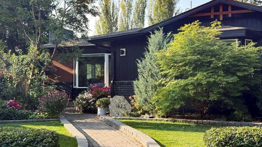 1423 18 Street NE, Calgary, Alberta, T2V 4V8