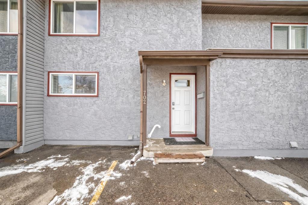 #702 9930 Bonaventure Drive SE, Calgary, Alberta, T2J 4L4