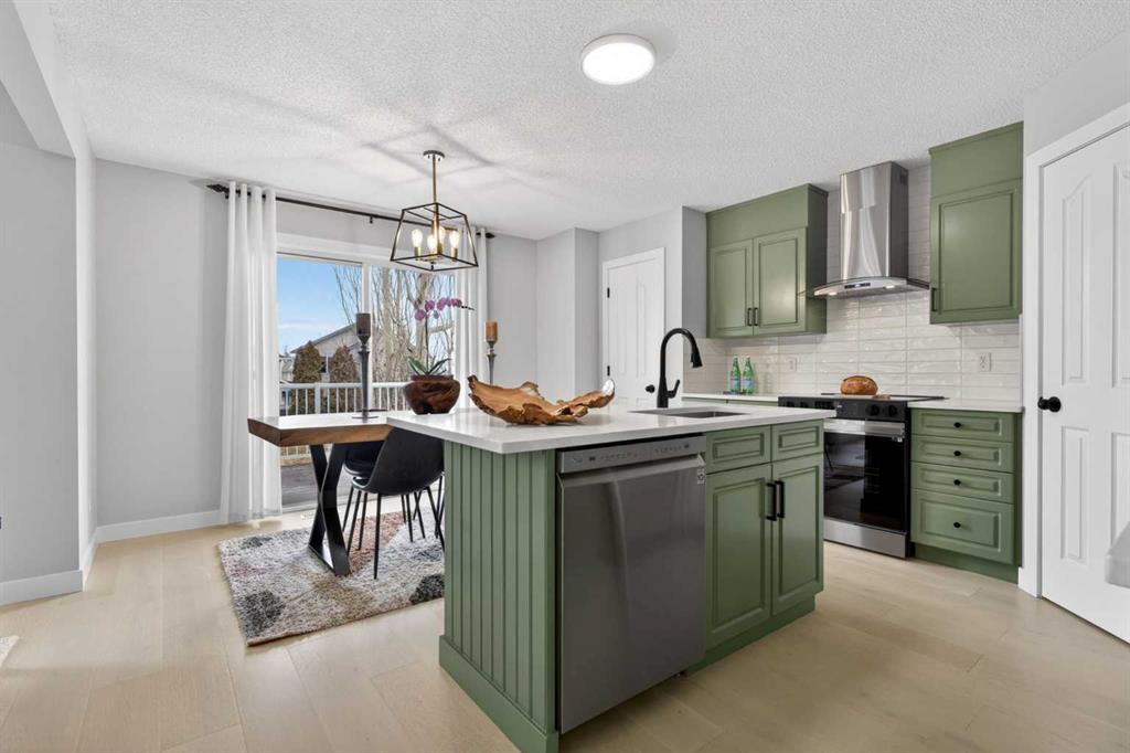 10 Somerglen Crescent SW, Calgary, Alberta, T2Y 3L6