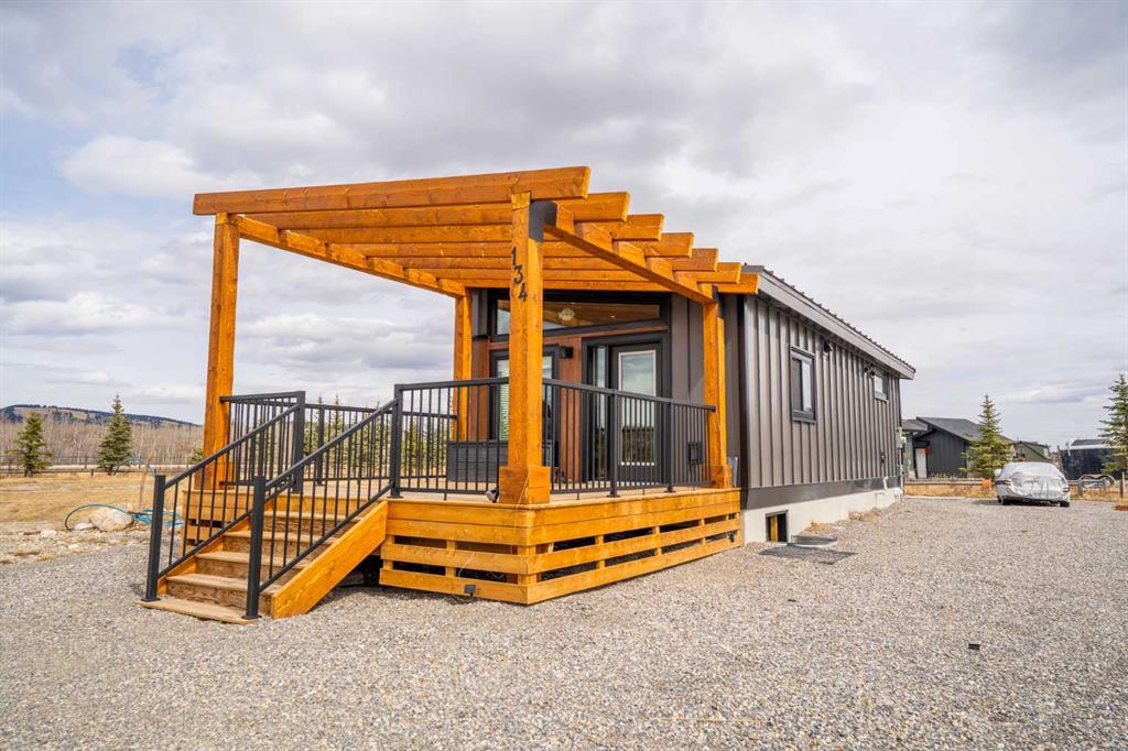 134 Cottageclub Court, Rural Rocky View County, Alberta, T4C 1B1