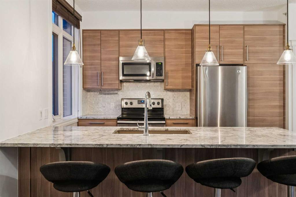 #232 990 Centre Avenue NE, Calgary, Alberta, T2E 2M9