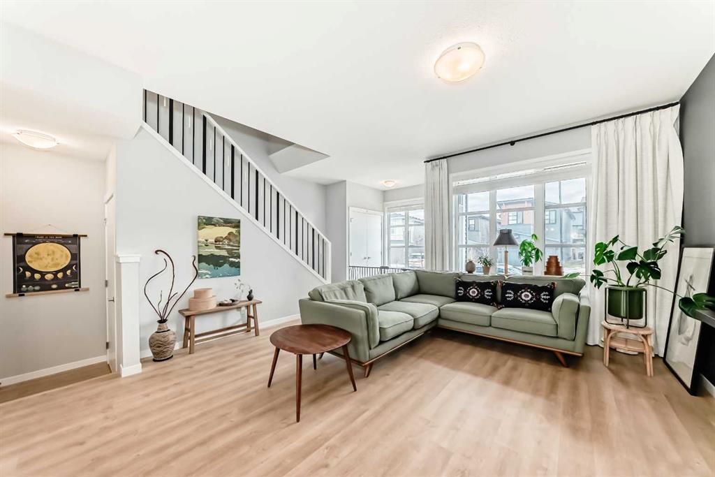 19 Rowley Common NW, Calgary, Alberta, T3L 0G4