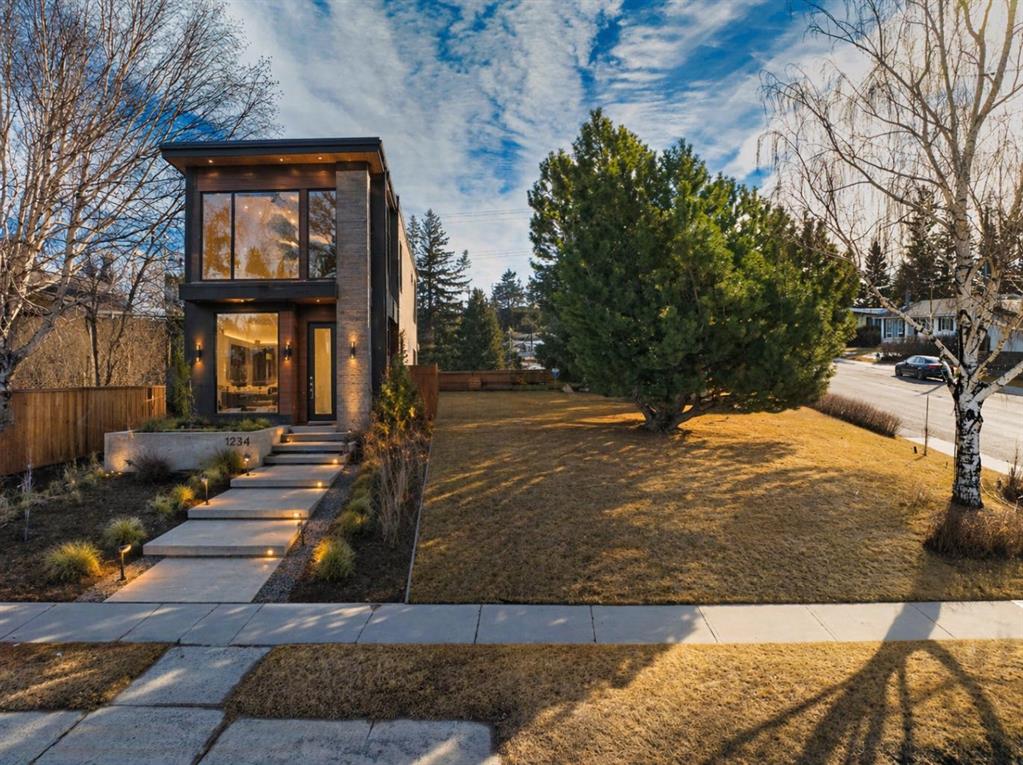 5424 37 Street SW, Calgary, Alberta, T3E 5M5