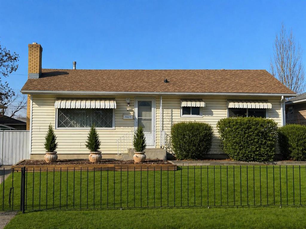 7427 25 Street SE, Calgary, Alberta, T2C 1A3