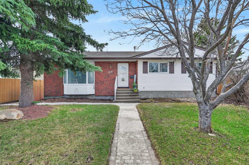 1427 McCrimmon Drive, Carstairs, Alberta, T0M 0N0