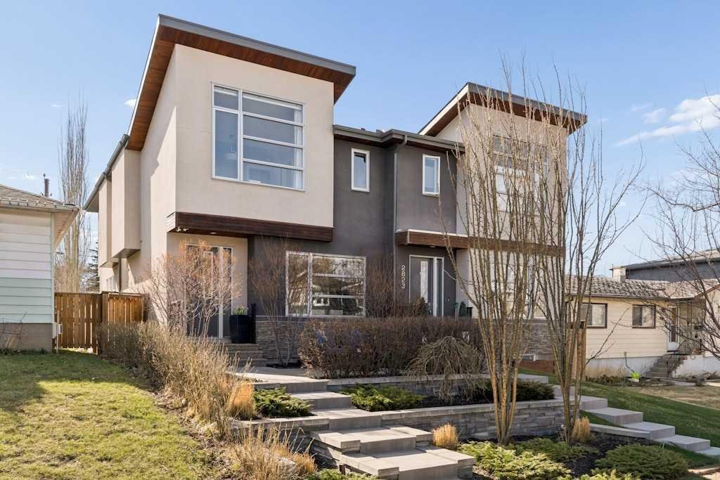 2825 35 Street SW, Calgary, Alberta, T3E 2Y4