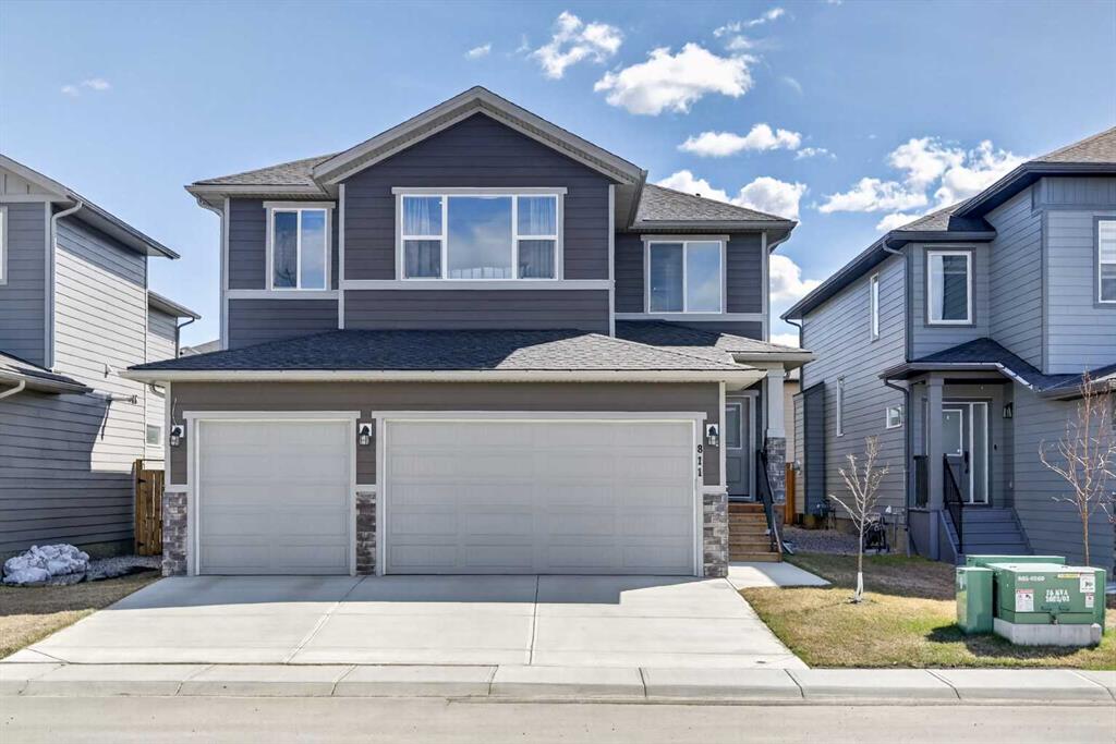 811 Mandalay Link, Carstairs, Alberta, T0M 0N0