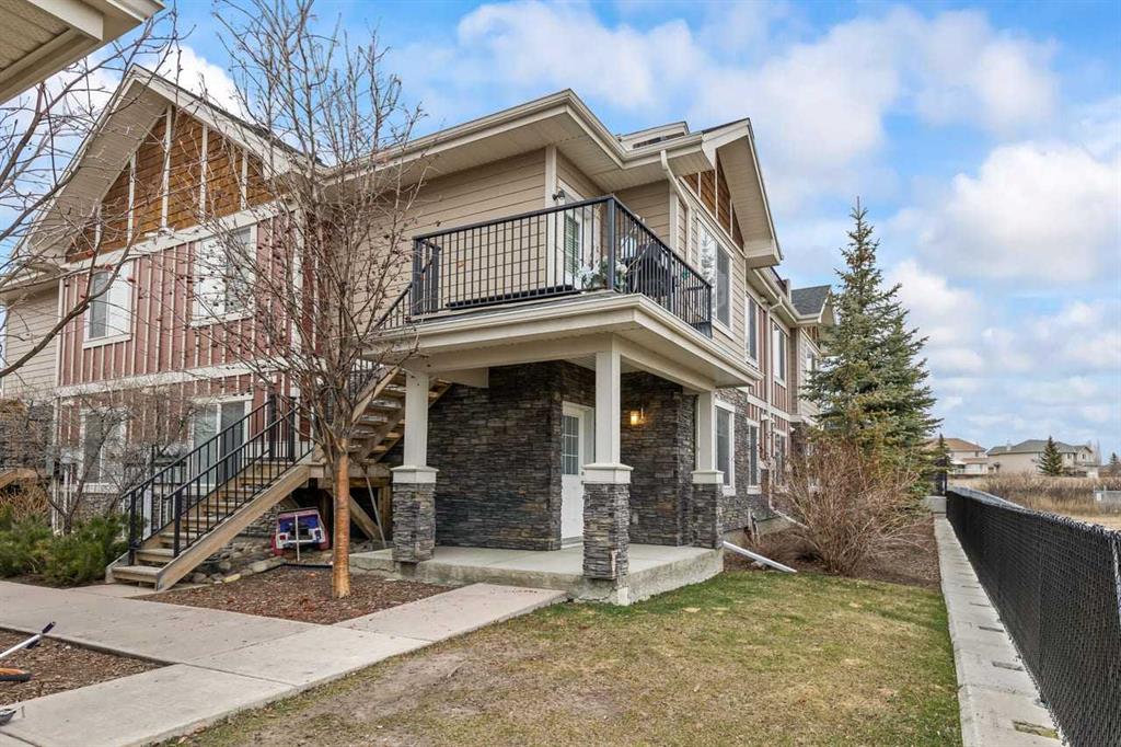 #5 35 West Coach Manor SW, Calgary, Alberta, T3H1R7