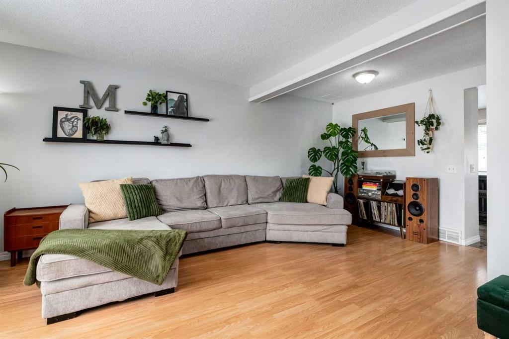 955 Erin Woods Drive SE, Calgary, Alberta, T2B 2W4