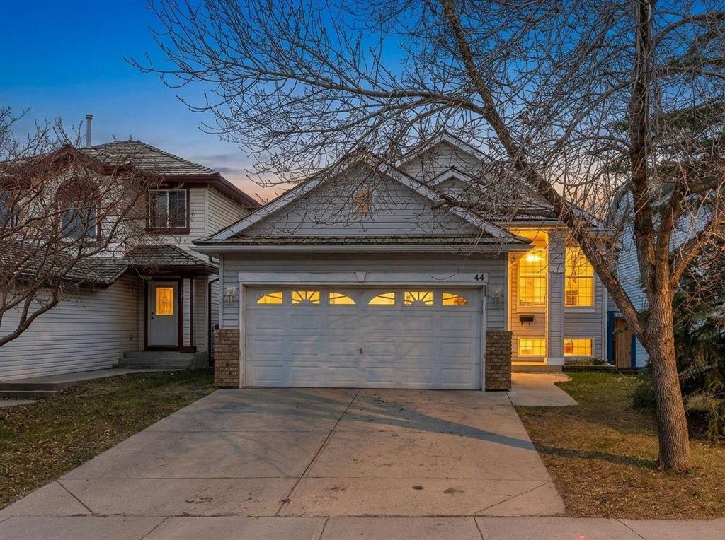 44 Douglas Glen Crescent SE, Calgary, Alberta, T2Z 3M6