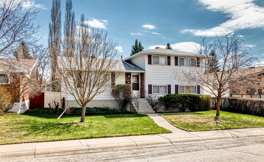 6612 Longmoor Way SW, Calgary, Alberta, T3E 5Z9