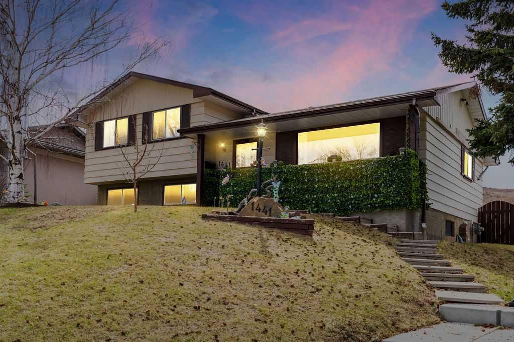 1441 Hunterbrook Road NW, Calgary, Alberta, T2K 4V3
