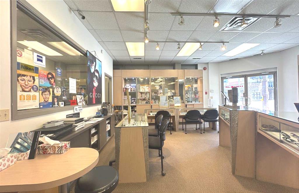 #106 233 Centre Street SW, Calgary, Alberta, T2G 2B7