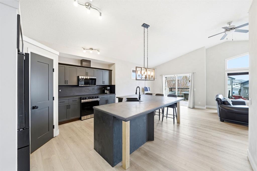 165 Thornfield Close SE, Airdrie, Alberta, T4A 2K8
