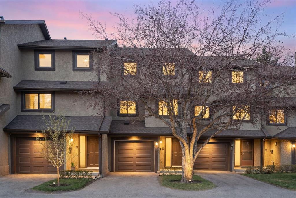 18 Glamis Gardens SW, Calgary, Alberta, T3E 6S4
