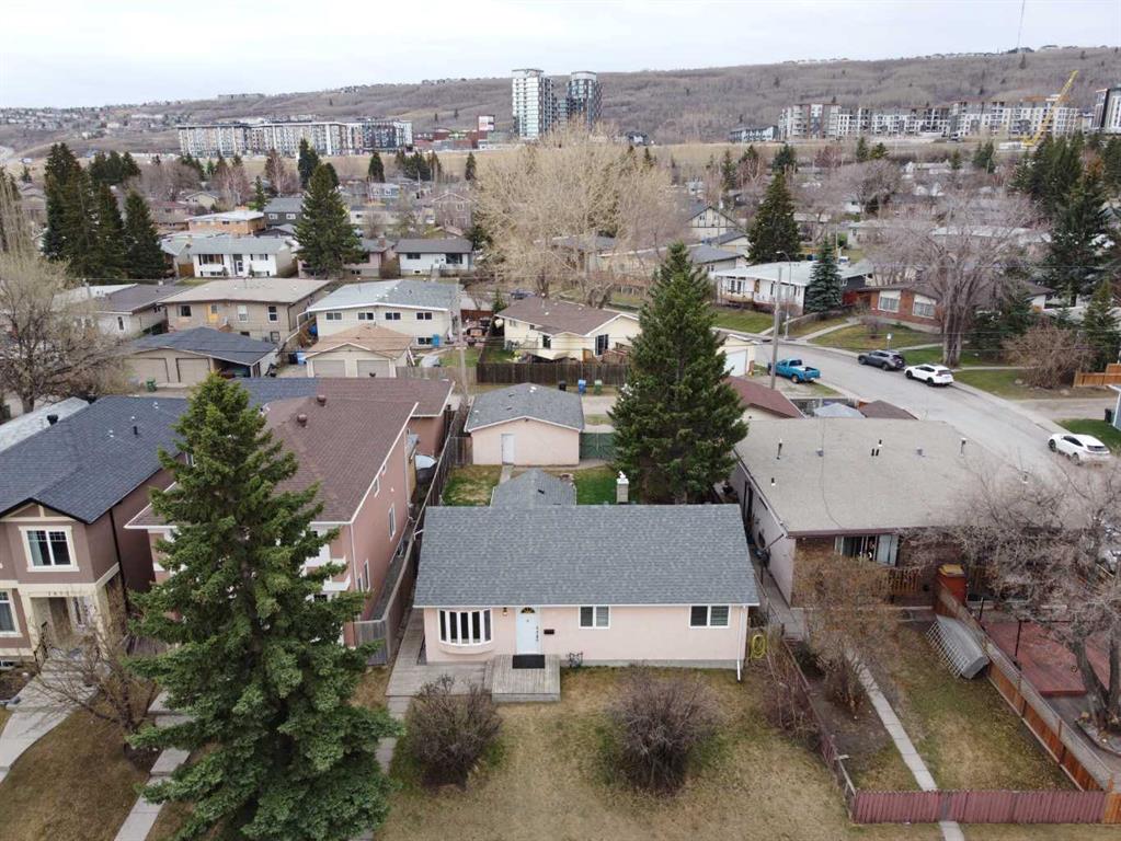 7615 36 Avenue NW, Calgary, Alberta, T3B1V2