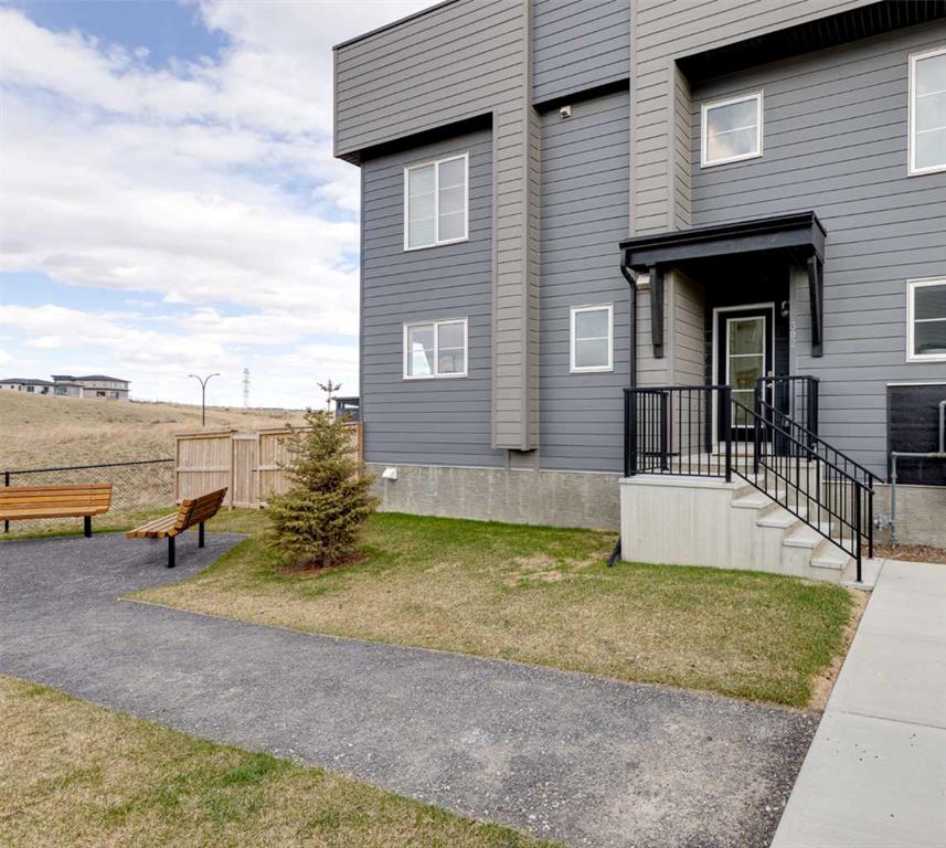 #302 260 Rowley Way NW, Calgary, Alberta, T3L 0H5