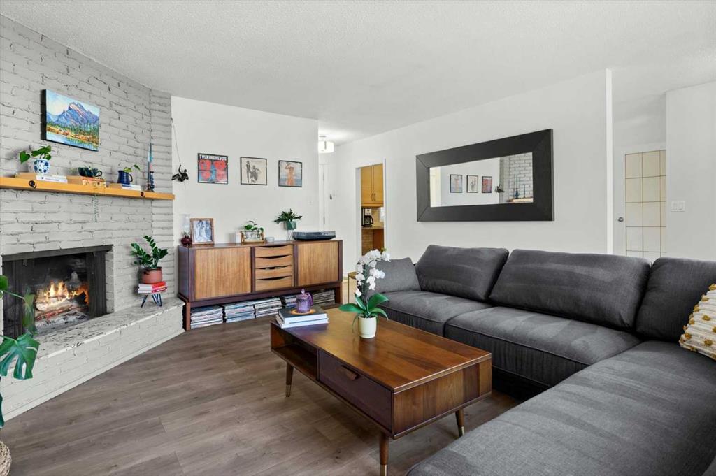 20 Brampton Crescent SW, Calgary, Alberta, T2W 0Y4
