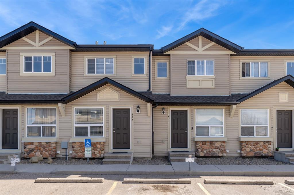 257 Saddlebrook Point NE, Calgary, Alberta, T3J 0G4
