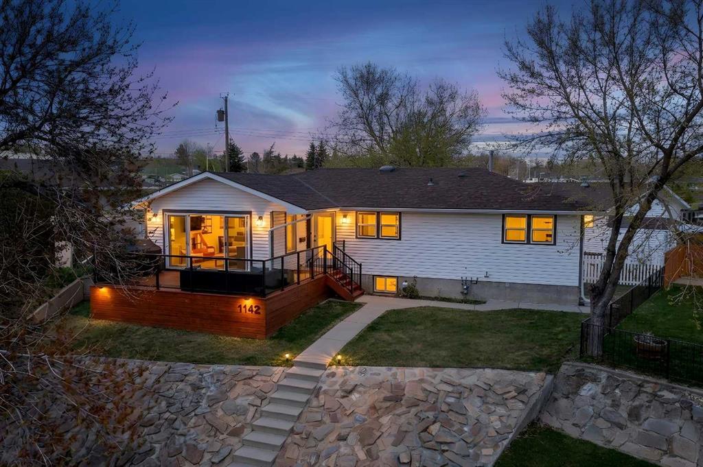 1412 16A Street NE, Calgary, Alberta, T2E 4T7