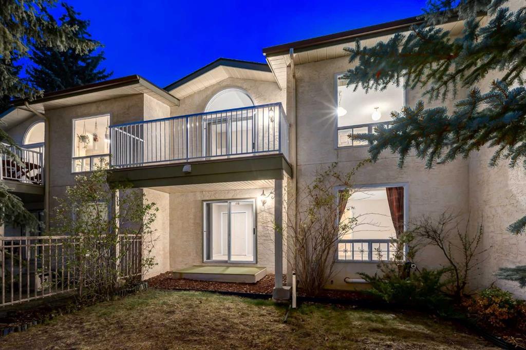 114 Strathlorne Mews SW, Calgary, Alberta, T3H 1V1