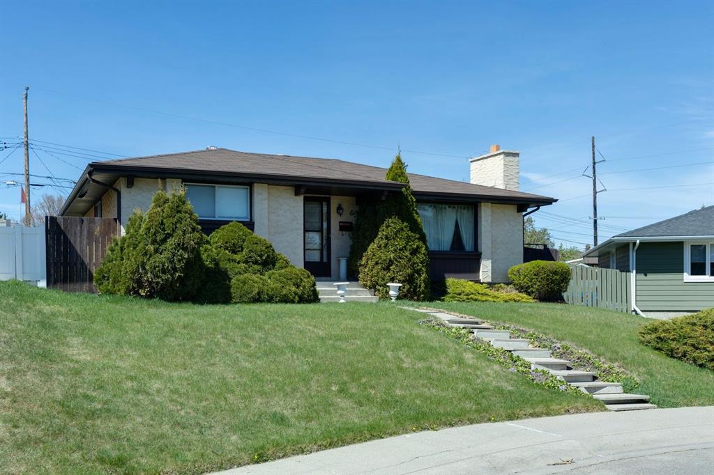 1132 Hunterston Hill NW, Calgary, Alberta, T2K 4N8