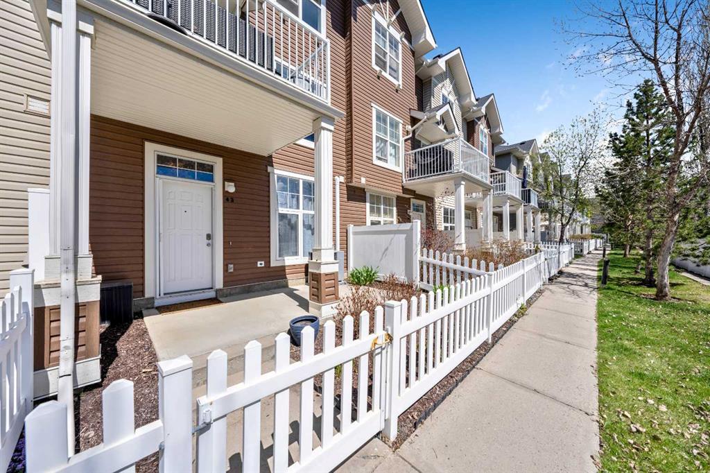 43 Toscana Gardens NW, Calgary, Alberta, T3L 3C2