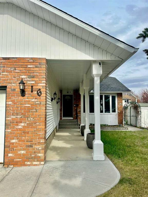 16 Woodfield Court SW, Calgary, Alberta, T2W 3W5